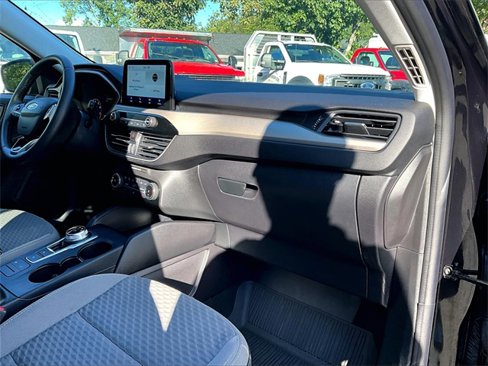 Used 2022 Ford Escape SE w/ Cold Weather Package image 17