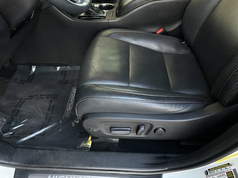 Used 2016 Toyota Highlander Limited image 13