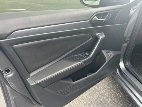 Used 2024 Volkswagen Jetta SE image 14