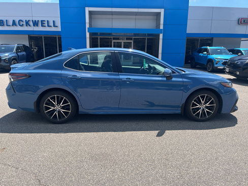 Used 2023 Toyota Camry SE image 2