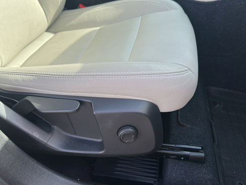 Used 2020 Volvo XC40 T5 Momentum w/ Protection Package Premier image 25