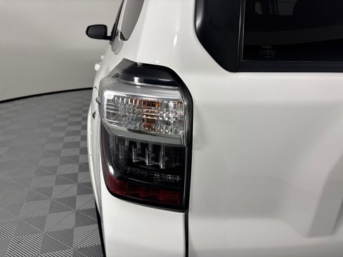 Used 2018 Toyota 4Runner SR5 Premium image 13