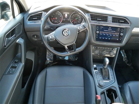 Used 2018 Volkswagen Tiguan SE w/ Panoramic Sunroof Package image 11