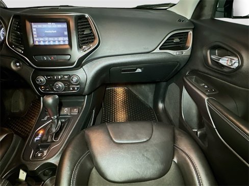 Used 2020 Jeep Cherokee Latitude Plus w/ Cold Weather Group image 32