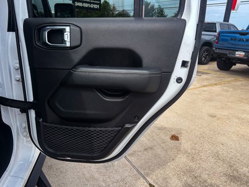 Used 2022 Jeep Gladiator Overland w/ Cold Weather Group image 33