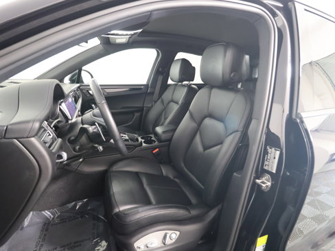 New 2024 Porsche Macan Turbo image 5