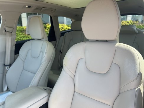 Used 2020 Volvo XC60 T5 Momentum w/ Protection Package Premier image 12