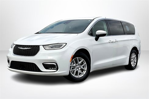 Used 2023 Chrysler Pacifica Touring-L image 3