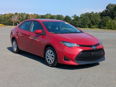 Used 2018 Toyota Corolla LE image 2