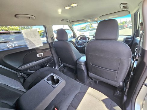 Used 2018 Kia Soul + image 12