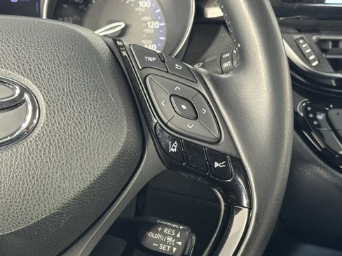 Used 2020 Toyota C-HR Limited image 26