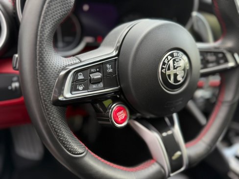 Used 2021 Alfa Romeo Giulia Quadrifoglio image 26