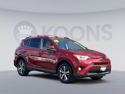 Used 2018 Toyota RAV4 XLE image 8
