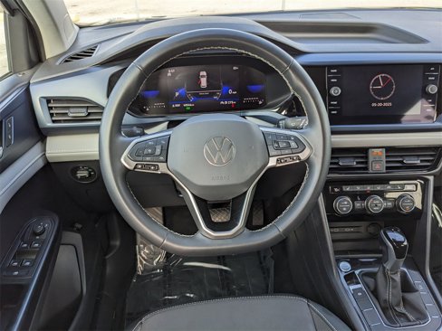 Certified 2024 Volkswagen Taos SE image 17