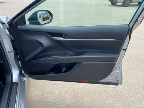 Used 2024 Toyota Camry SE image 16