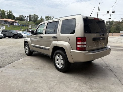 Used 2011 Jeep Liberty Sport image 6