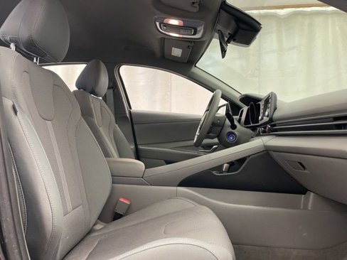 Used 2021 Hyundai Elantra SE image 10