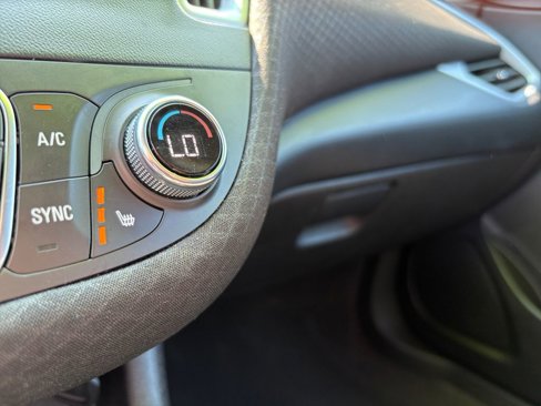 Used 2023 Chevrolet Malibu LT image 3