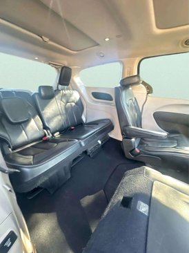 Used 2017 Chrysler Pacifica Limited image 10
