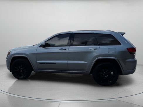 Used 2019 Jeep Grand Cherokee Altitude image 18