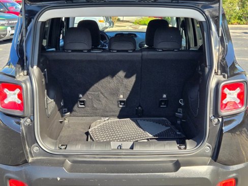 Used 2018 Jeep Renegade Latitude image 11