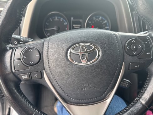 Used 2018 Toyota RAV4 XLE image 3