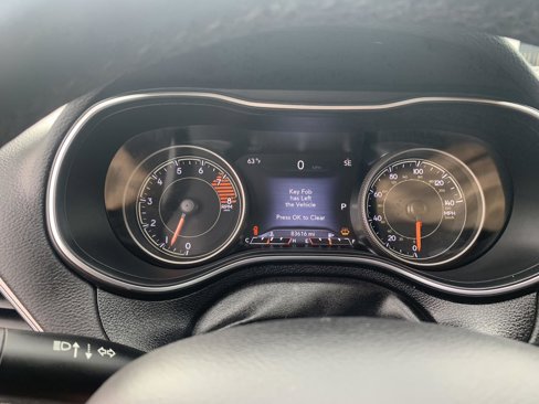 Used 2019 Jeep Cherokee Limited image 18