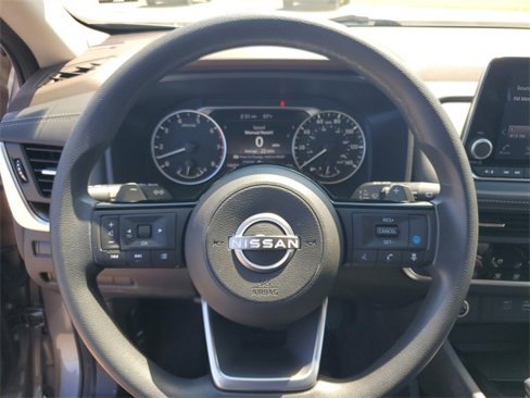 Used 2023 Nissan Rogue SV image 10