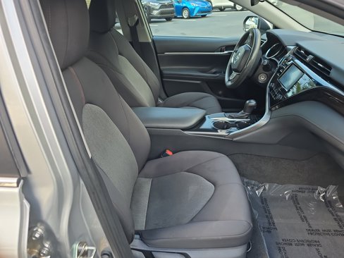 Used 2019 Toyota Camry LE image 10