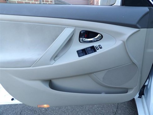Used 2009 Toyota Camry LE image 23