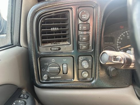 Used 2002 Chevrolet Tahoe LS w/ 3rd Row Seat Pkg image 23