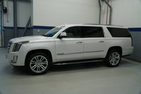Used 2020 Cadillac Escalade ESV Luxury w/ LPO, Radiant Package image 2
