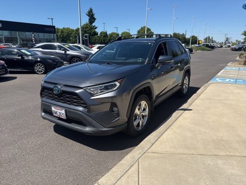 Used 2021 Toyota RAV4 XLE Premium image 2