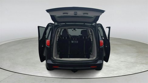 Used 2020 Chrysler Voyager Lxi image 12