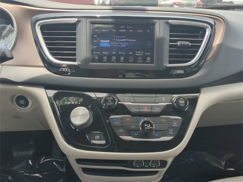 Used 2021 Chrysler Voyager Lxi image 18