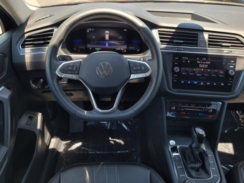 Certified 2022 Volkswagen Tiguan SE image 12