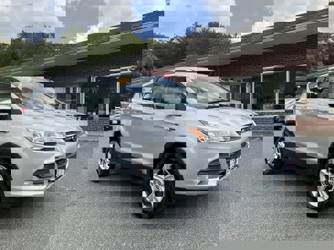 Used 2015 Ford Escape SE image 3