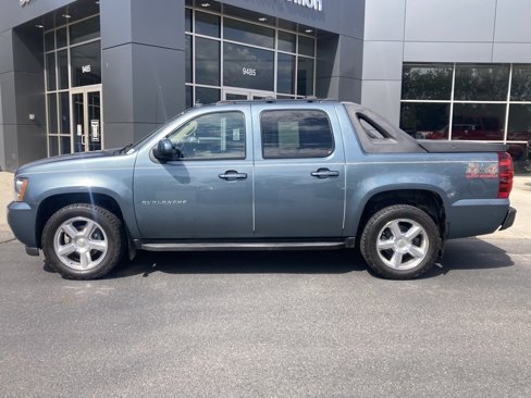 Used 2011 Chevrolet Avalanche LS image 3