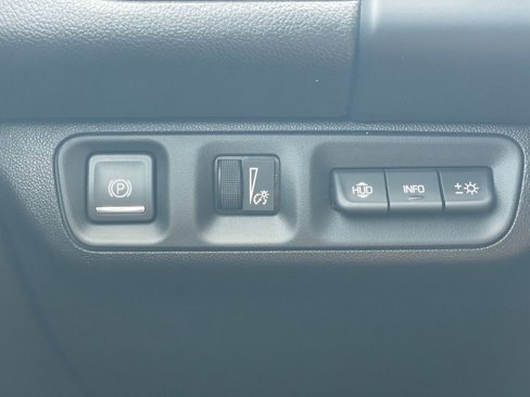 Used 2020 GMC Acadia SLT w/ Driver Alert Package II image 18