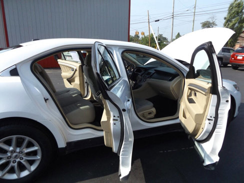 Used 2013 Ford Taurus SE image 19