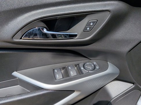 New 2025 Chevrolet Trax RS w/ Sunroof Package image 11
