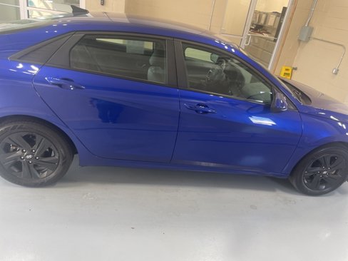 Used 2023 Hyundai Elantra Blue image 8