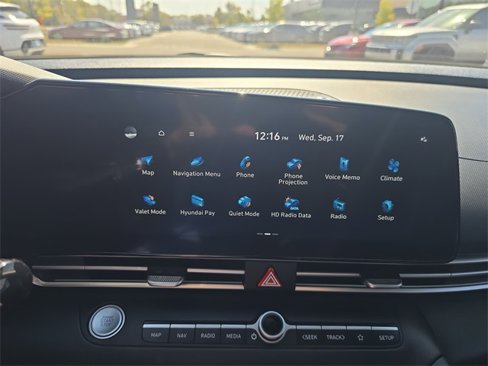 Used 2024 Hyundai Elantra SEL w/ Convenience Package image 16