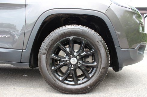 Used 2016 Jeep Cherokee Latitude w/ Comfort/Convenience Group image 43