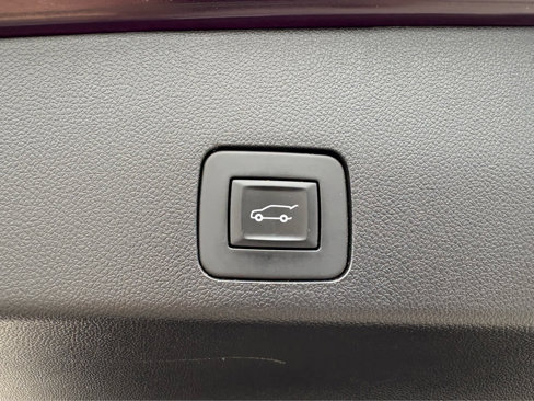Used 2020 Buick Encore GX Essence w/ Experience Buick Package image 16