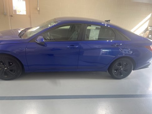 Used 2023 Hyundai Elantra Blue image 4