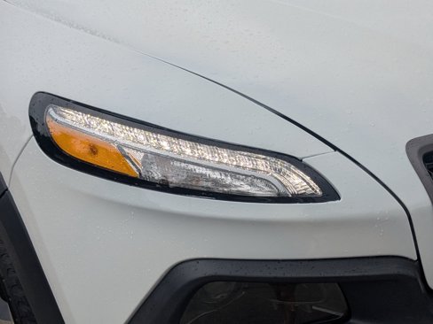 Used 2014 Jeep Cherokee Trailhawk w/ Comfort/Convenience Group image 12