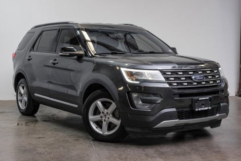 Used 2017 Ford Explorer XLT w/ Equipment Group 201A image 8