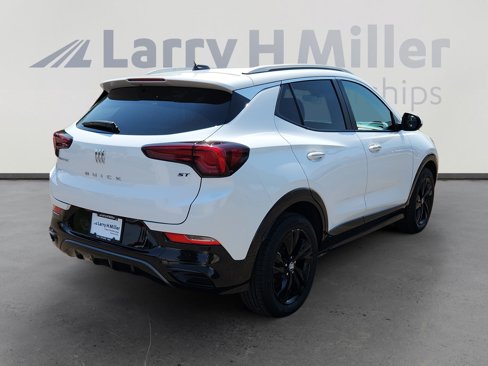 Used 2024 Buick Encore GX Sport Touring image 5