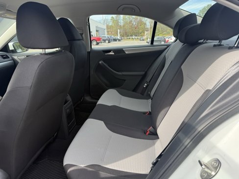 Used 2017 Volkswagen Jetta S image 11